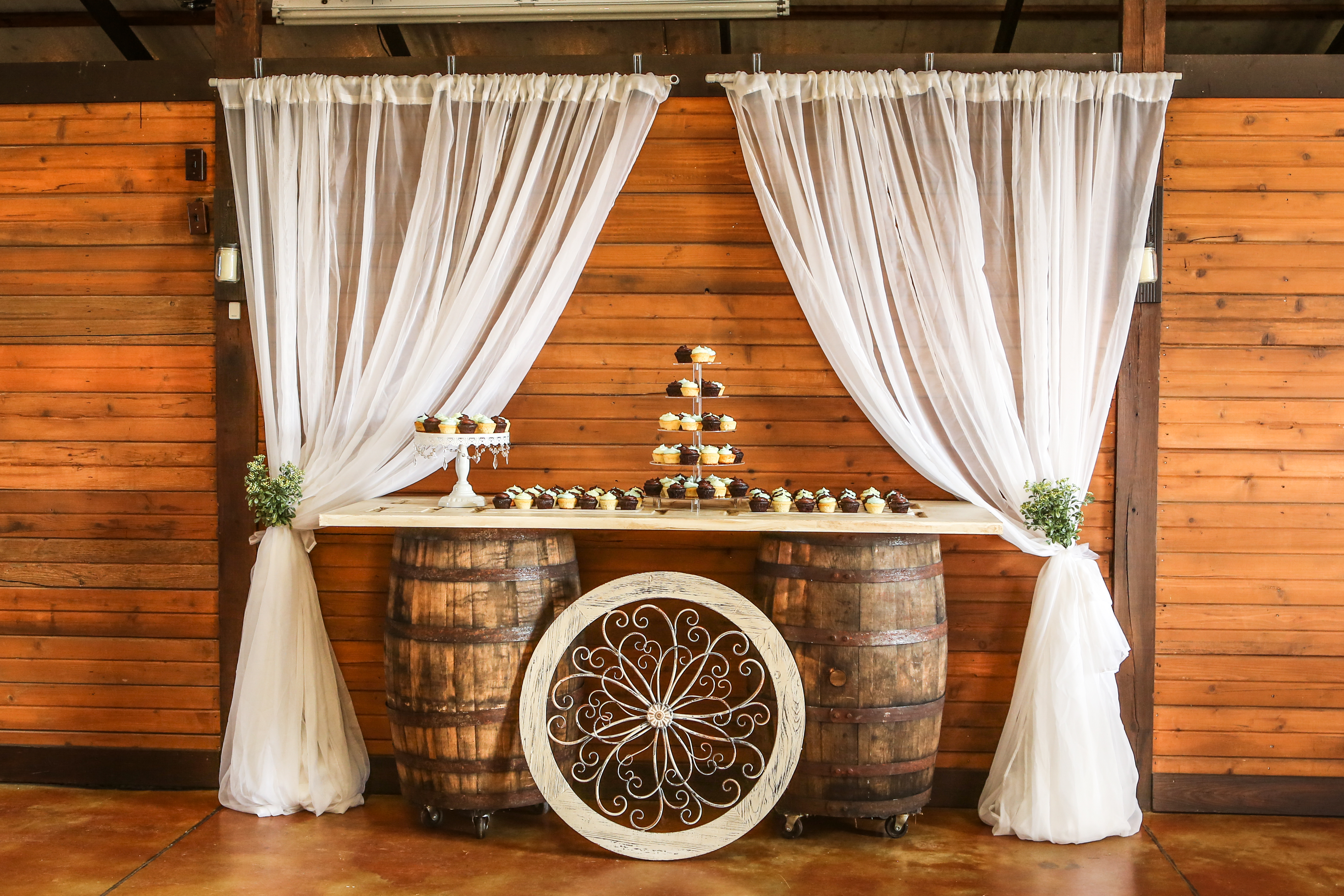 Barrel Cake Table